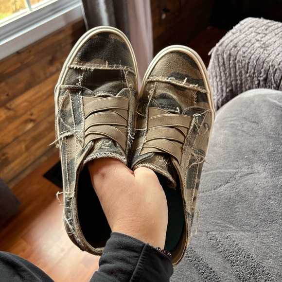 Blowfish Malibu Camo Slip On Sneakers Size 8.5 - Picture 2 of 11